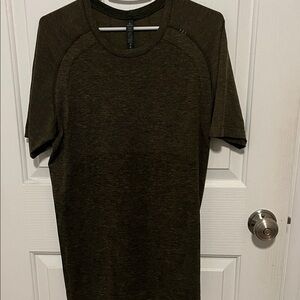 lululemon athletica Olive Short Sleeve Tee